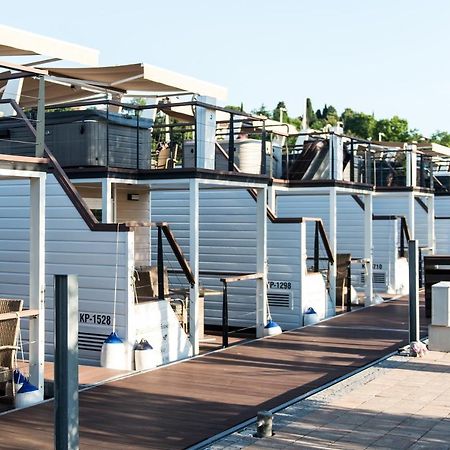 فيلا بورتوروزفي Marina Luxury Houseboat Olive المظهر الخارجي الصورة