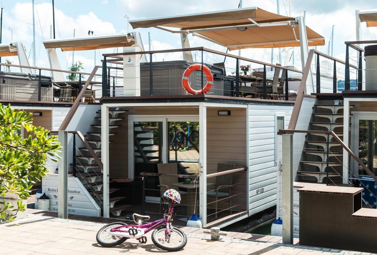 فيلا بورتوروزفي Marina Luxury Houseboat Olive المظهر الخارجي الصورة