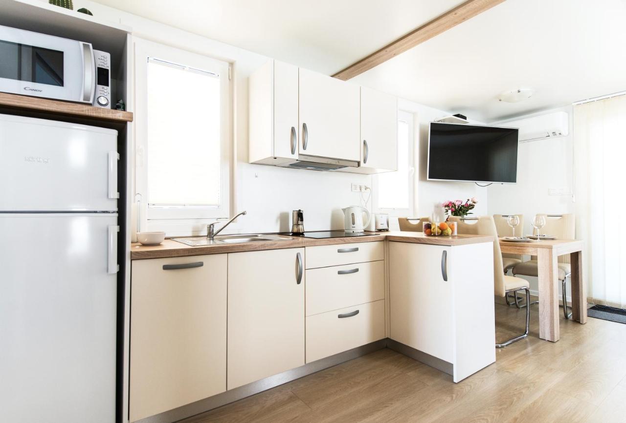 فيلا بورتوروزفي Marina Luxury Houseboat Olive المظهر الخارجي الصورة