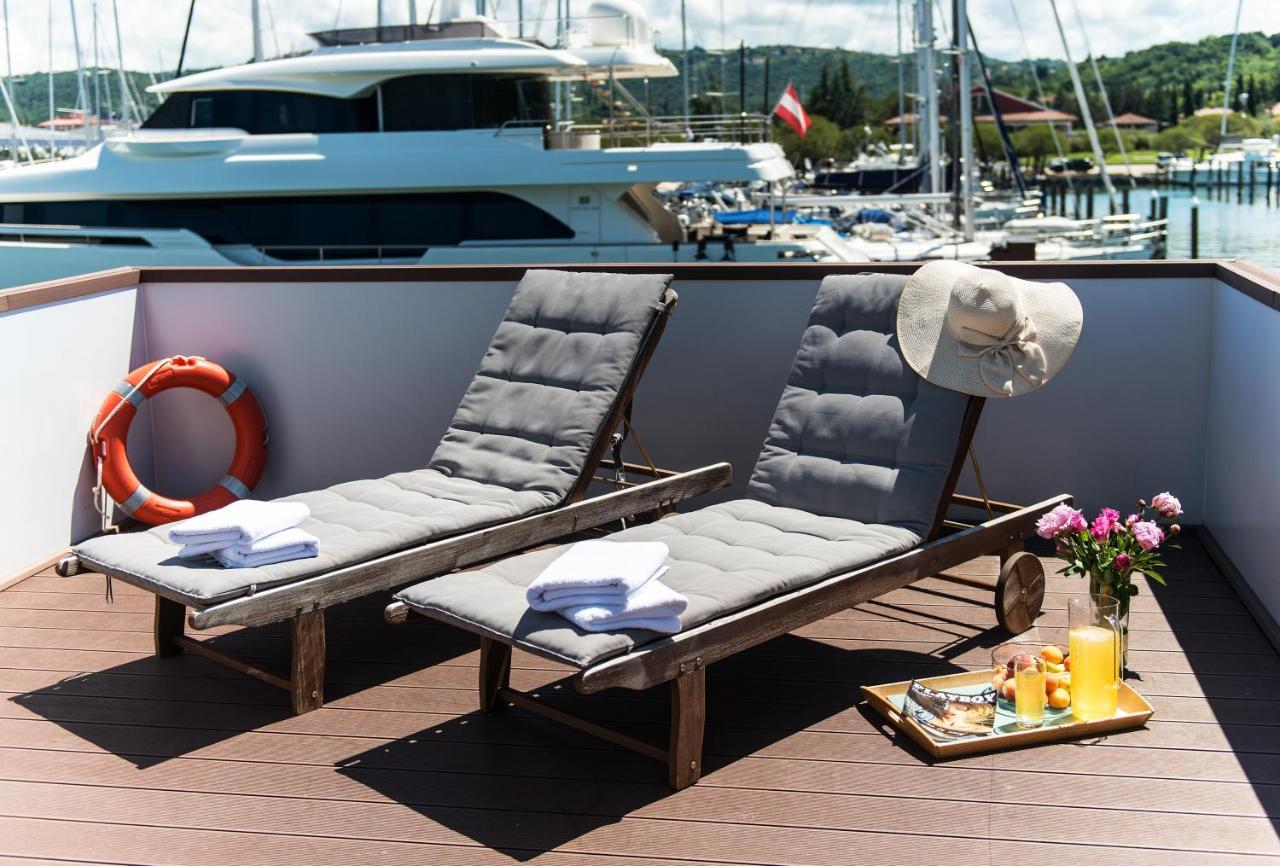 فيلا بورتوروزفي Marina Luxury Houseboat Olive المظهر الخارجي الصورة