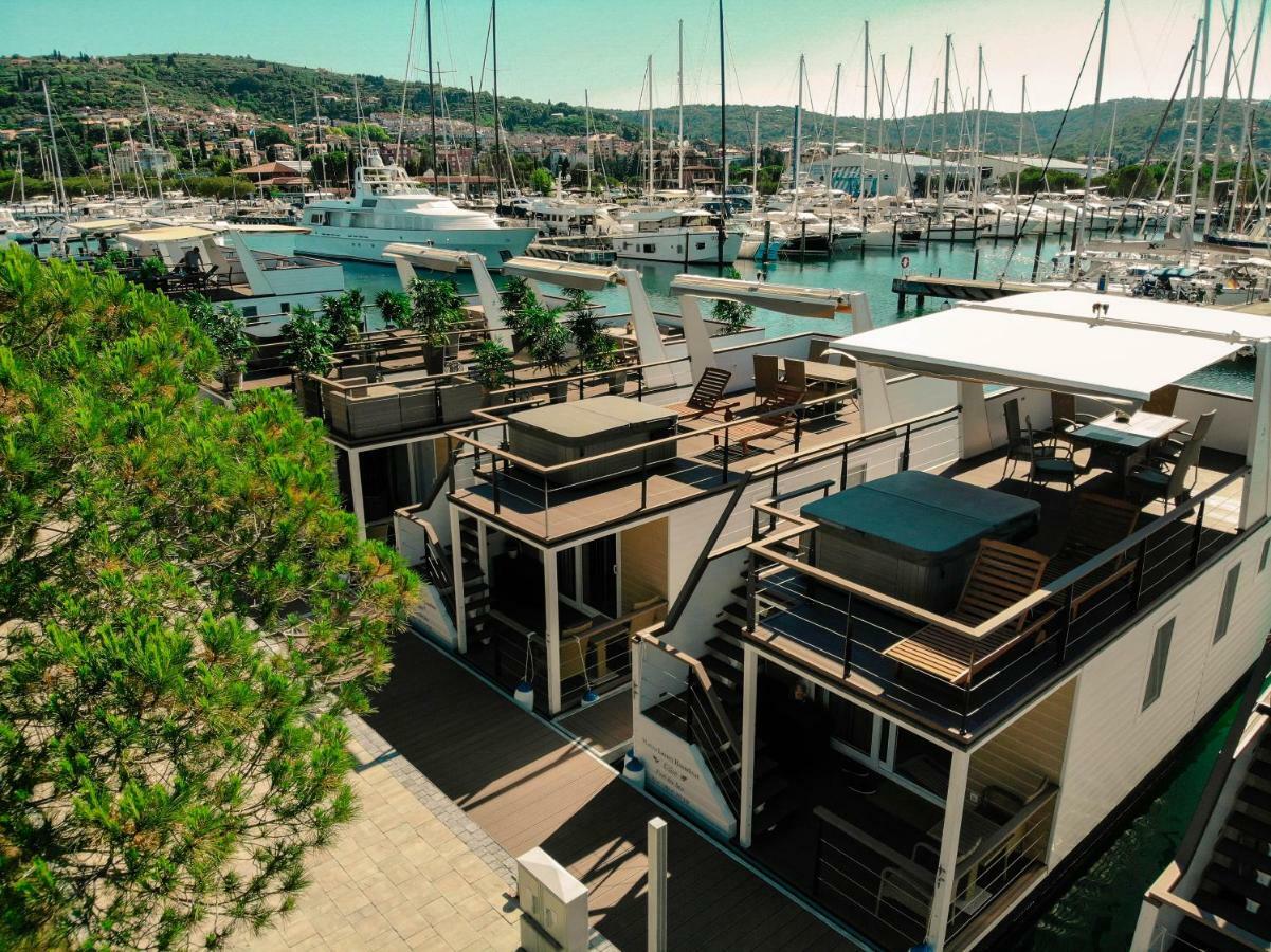 فيلا بورتوروزفي Marina Luxury Houseboat Olive المظهر الخارجي الصورة